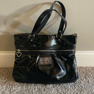 Coach black patent leather-liquid daisy tote